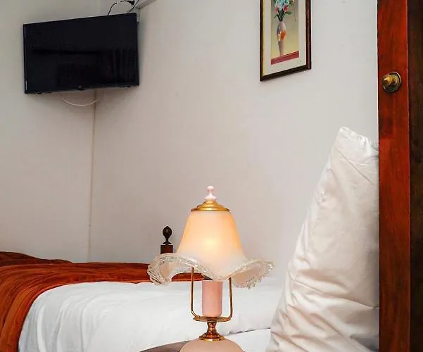 Residencial Airside Palace Pensión 3*