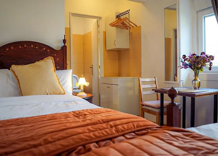 Pensión Residencial Airside Palace 3*